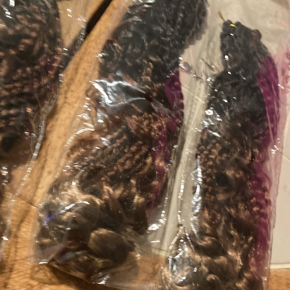 Braiding hair - Picture 14 of 17